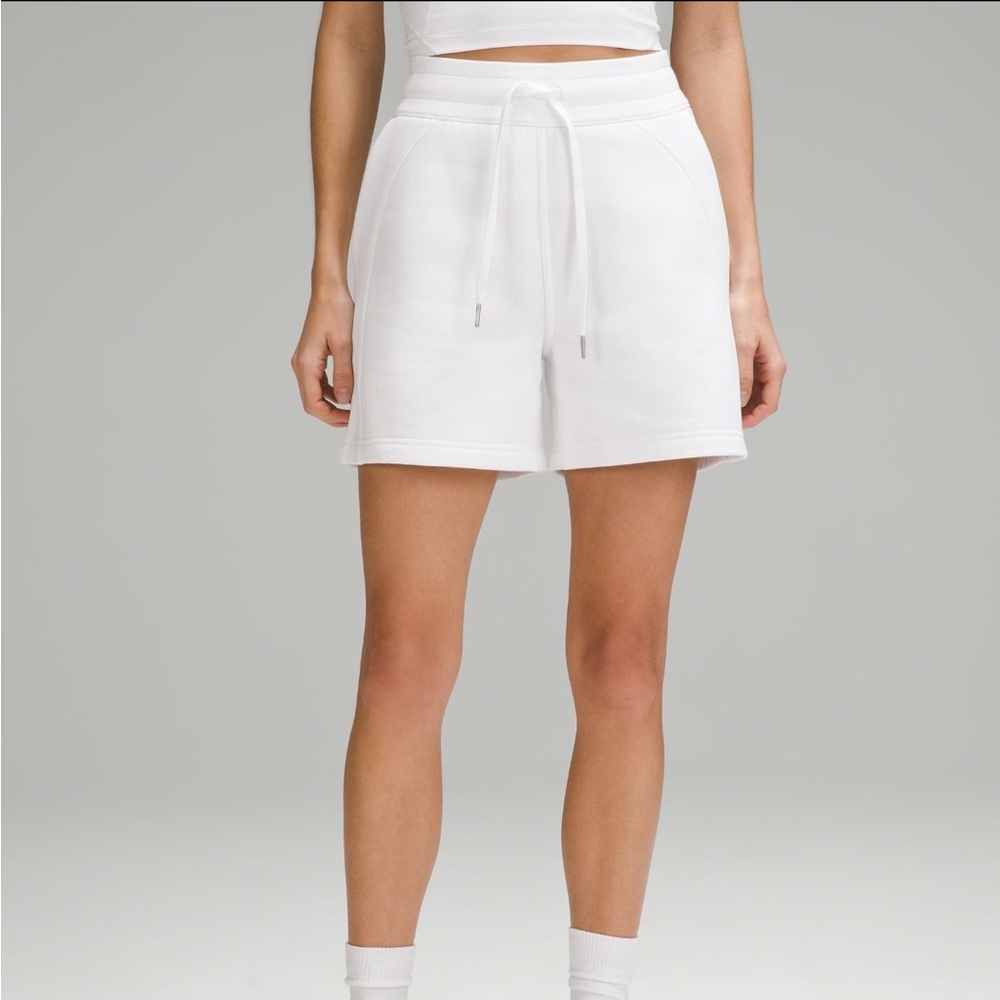 Lululemon Scuba High-Rise Shorts 5” - Picture 2 of 16